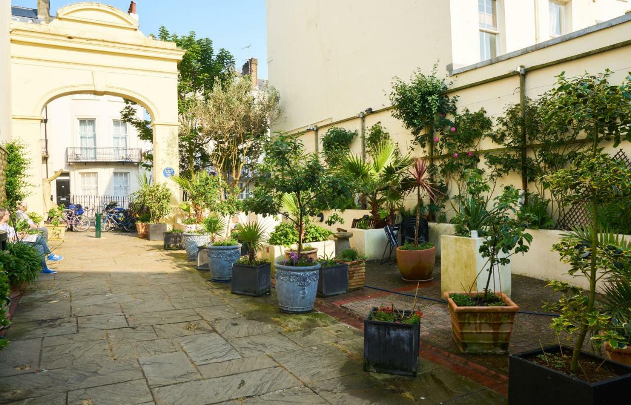Lovely 4 Bed House 200m From The *